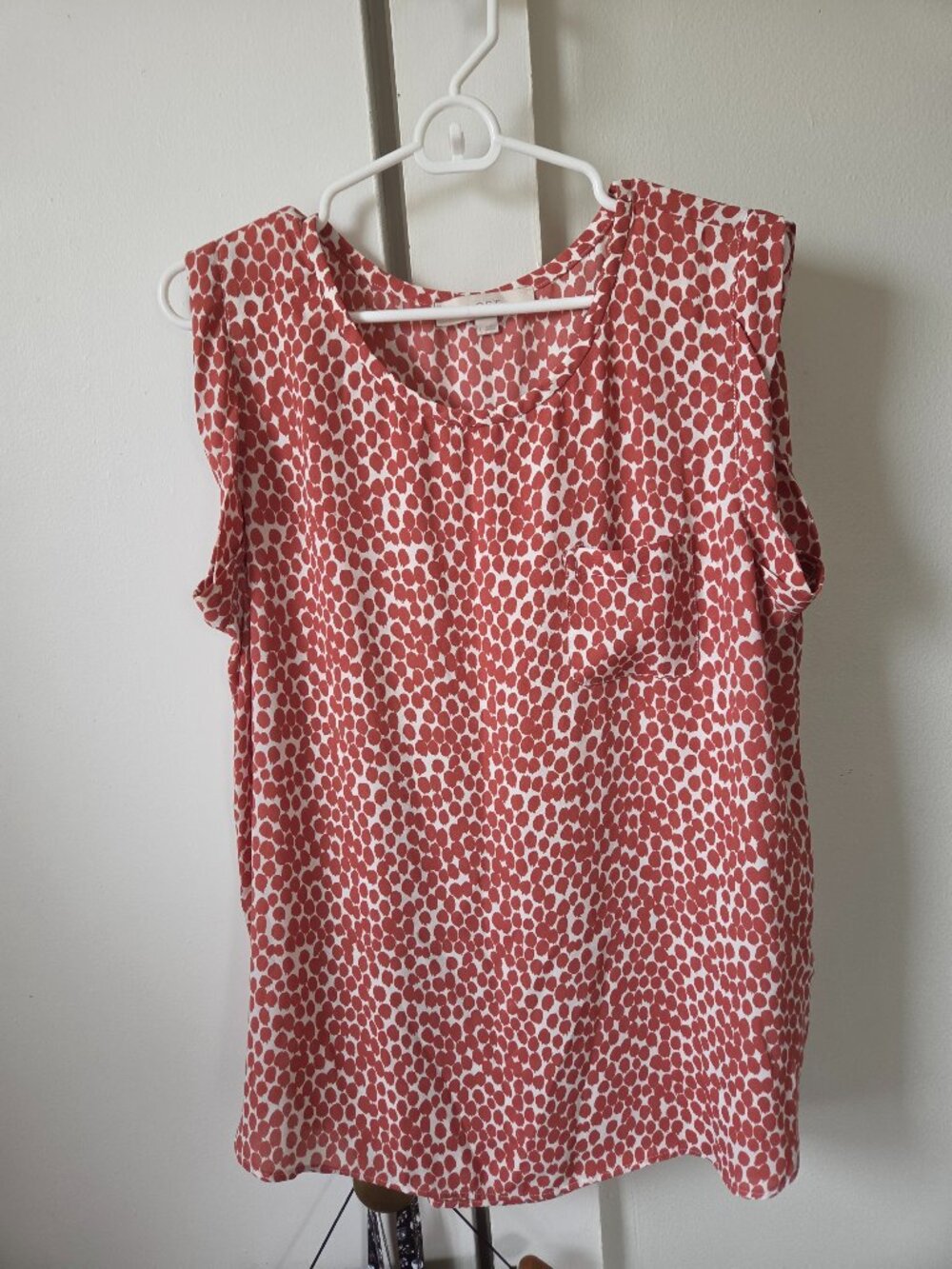 Loft top orange spots size Large